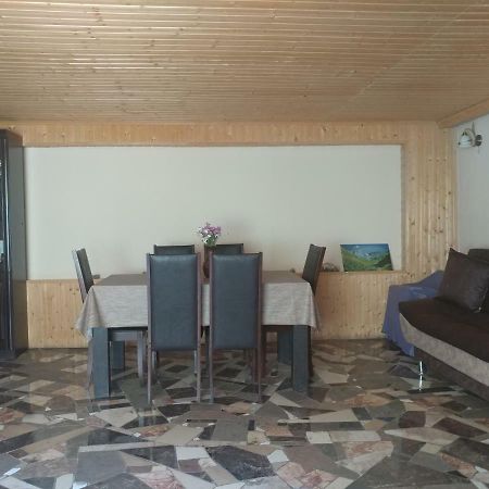 Lali'S Guest House In ジュタ エクステリア 写真