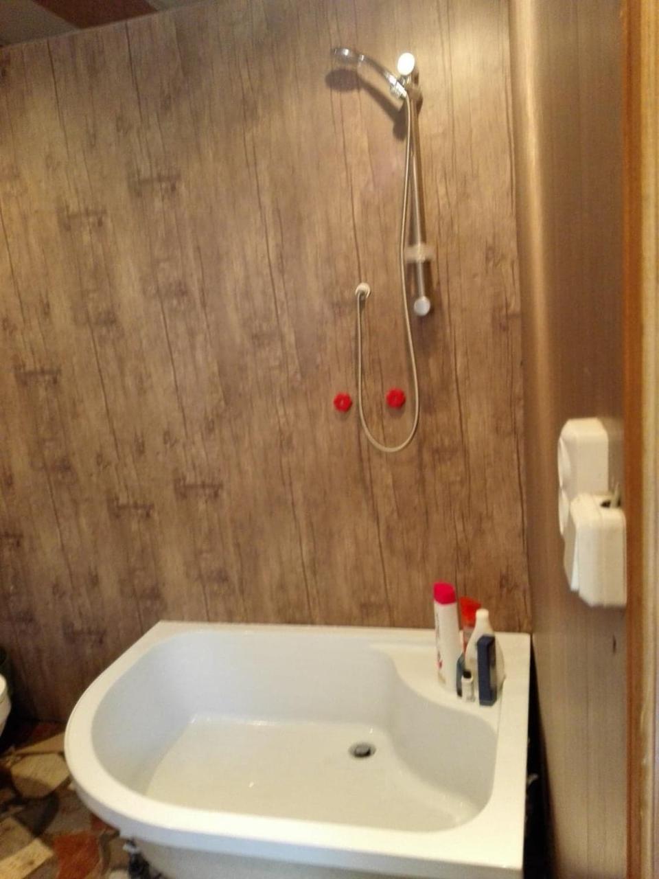 Lali'S Guest House In ジュタ エクステリア 写真